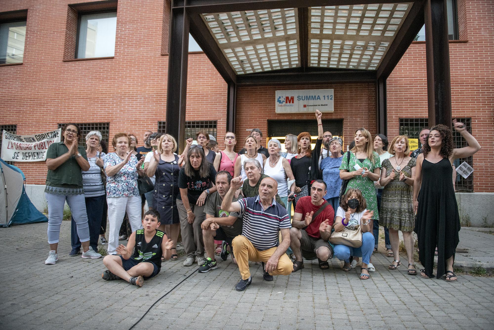 Acampada en el Centro de Salud Los ángeles en Villaverde - 1